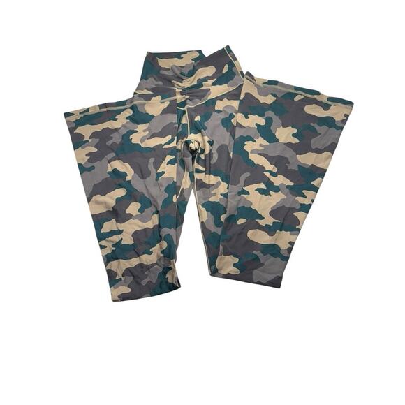 OFFLINE by Aerie High Rise Camo Leggings Size Small Scrunch Waistband NWT - Picture 1 of 9